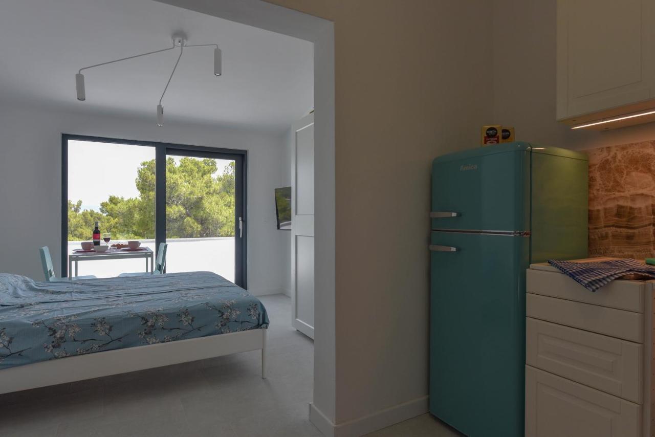 Lazaneo Seafront Apartments, イェルサ エクステリア 写真