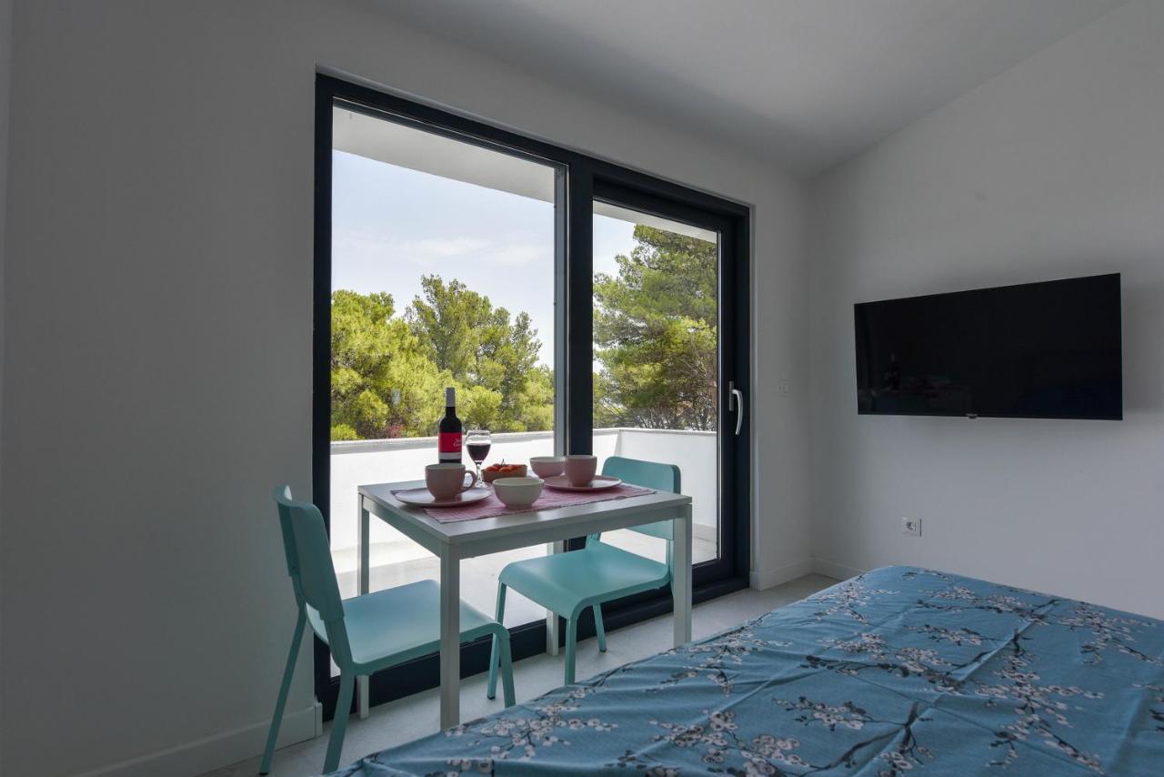 Lazaneo Seafront Apartments, イェルサ エクステリア 写真