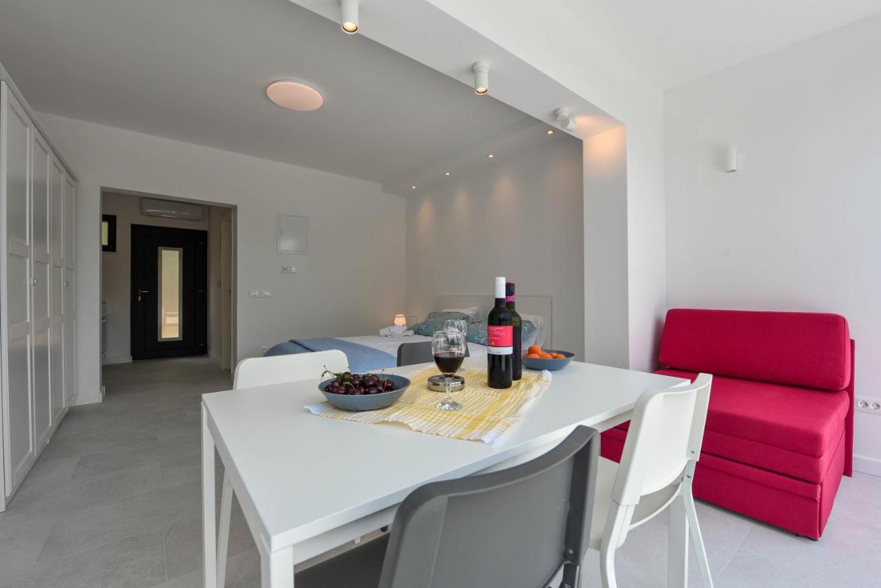 Lazaneo Seafront Apartments, イェルサ エクステリア 写真