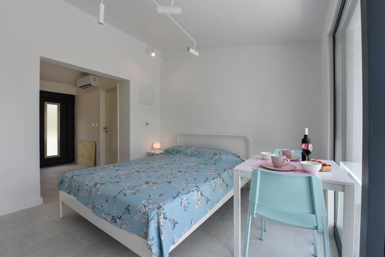 Lazaneo Seafront Apartments, イェルサ エクステリア 写真