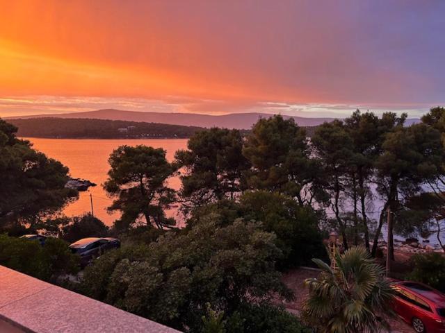 Lazaneo Seafront Apartments, イェルサ エクステリア 写真