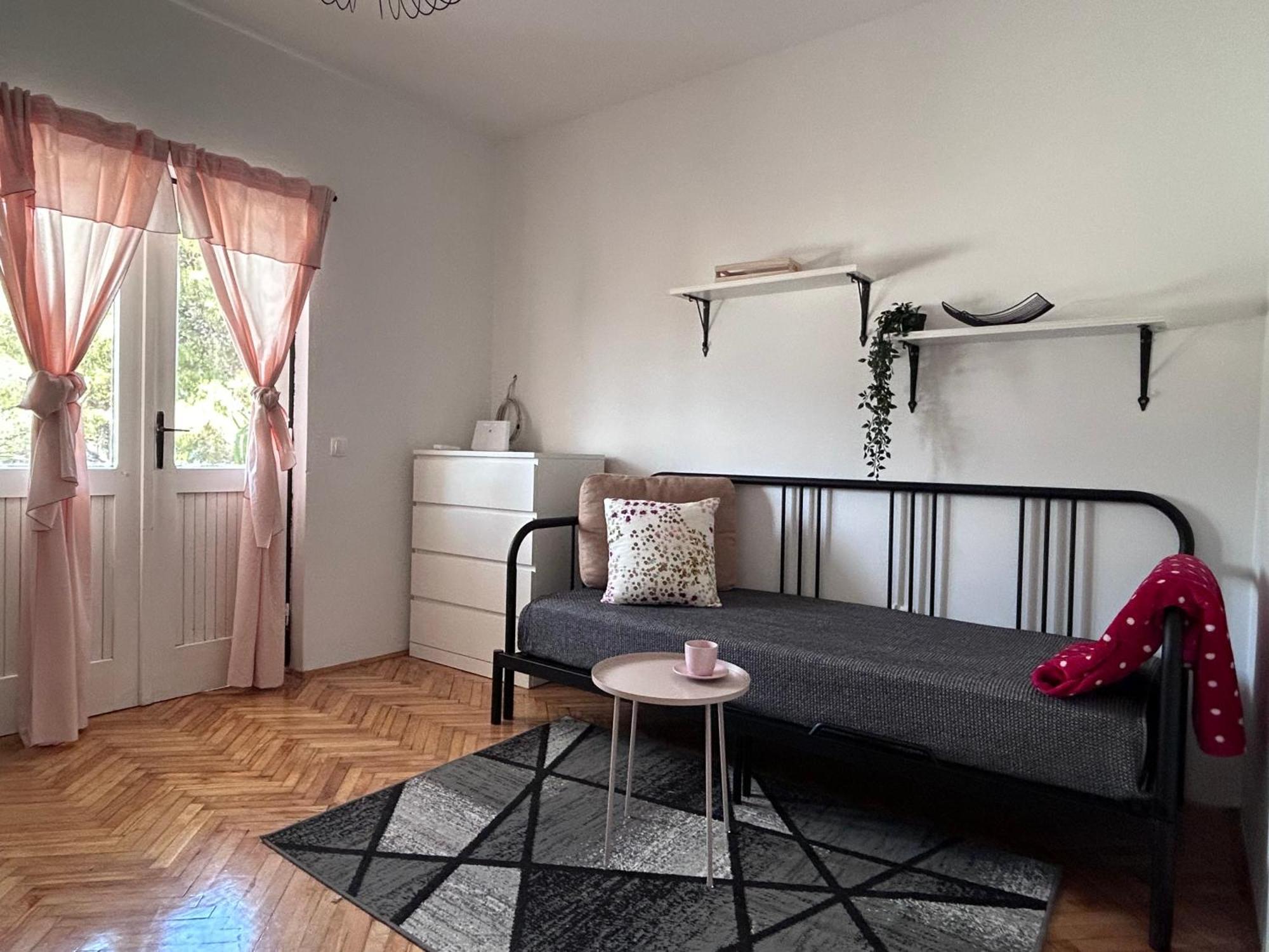 Lazaneo Seafront Apartments, イェルサ エクステリア 写真