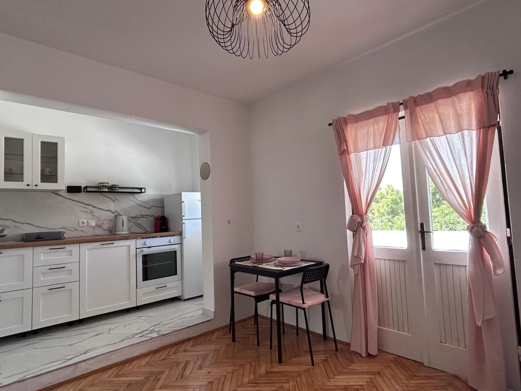Lazaneo Seafront Apartments, イェルサ エクステリア 写真
